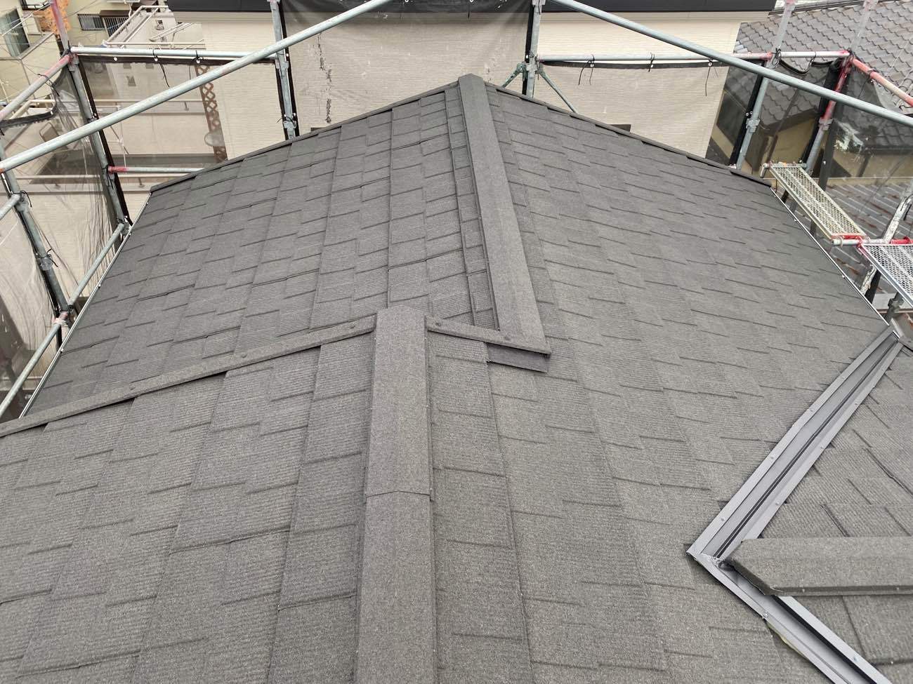 屋根重ね葺き工事  外壁塗装  シーリング  付帯部塗装  幕板カバー新設