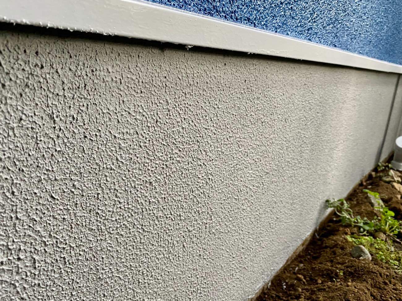 基礎塗装  外壁塗装  屋根重ね葺き  付帯部塗装  ベランダ防水