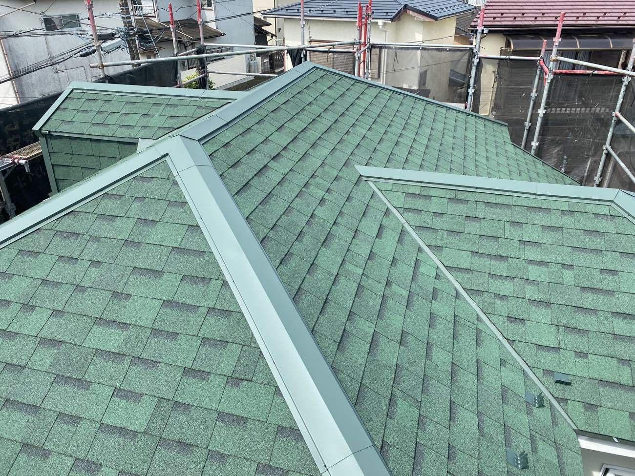 屋根カバー工法（屋根重ね葺き）  外壁塗装  雨樋交換  付帯部塗装